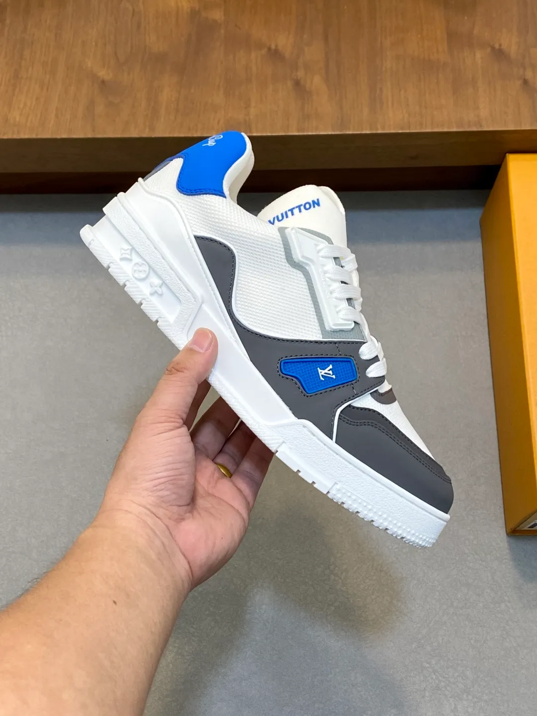 Men's shoes 💰900 Loui* Vuitto* - Louis ** donkey house New color matching men's trainer sneakers, this LV Trainer sneaker is made of calfskin and breathable mesh, showing pure colors, the #54 logo on the back traces the brand's birth in 1854, the designer's handwritten brand logo embellishes one side, designed by Virgil Abloh himself, a very commemorative sneaker, the new lv Louis Vuitton loui* vuitto* trainer sneaker low casual sports culture versatile basketball sneakers Size: 39-44 (customized at 38.45)